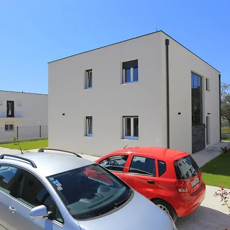 Apartamento With A Parking Space Kastel Stari, - 18115