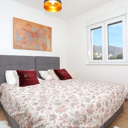 Apartamento With A Parking Space Kastel Stari, - 18115 Kaštela