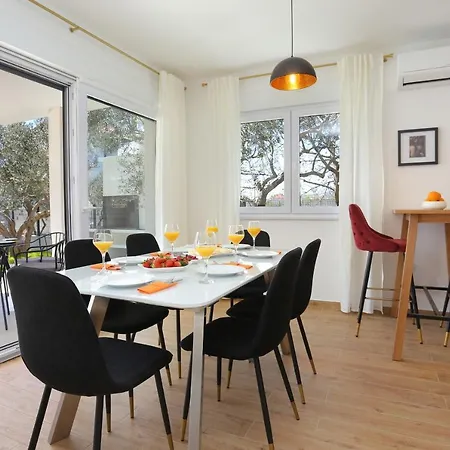 Apartamento With A Parking Space Kastel Stari, - 18115 *